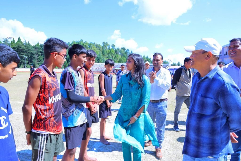 सांसद चैंपियनशिप ट्रॉफी: DM स्वाति एस. भदौरिया ने रांसी स्टेडियम पहुंचकर बढ़ाया खिलाड़ियों का उत्साह; खुद भी खेला 'पिट्ठू' 3 1000380825
