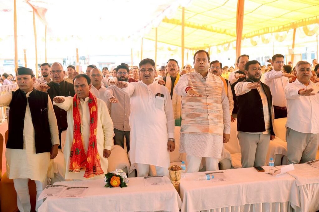 सेवा संकल्प अभियान: रामलीला मैदान से धूमधाम से निकली सेवा ज्योति यात्रा, 'विकसित भारत' का लिया संकल्प। 2 1000390440